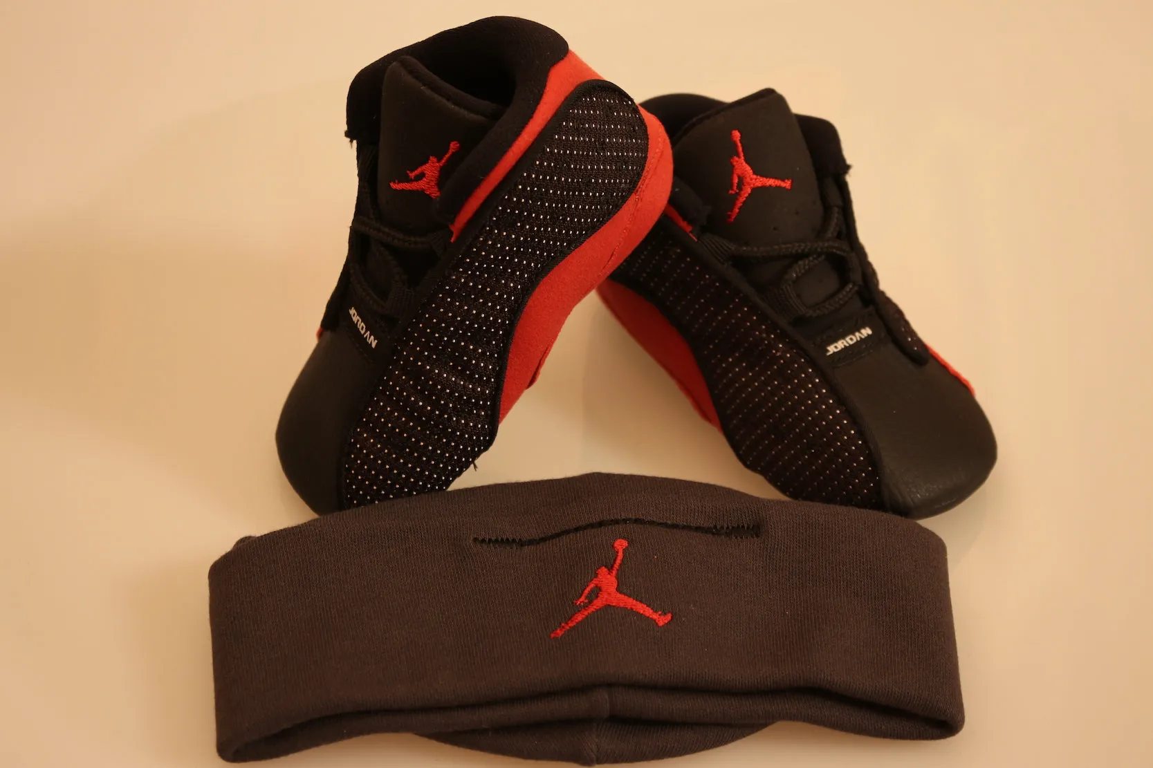 Air Jordan 13 Retro Shoe/Beanie Gift Set Asics Gel Tech Neo 4 Walking Shoe