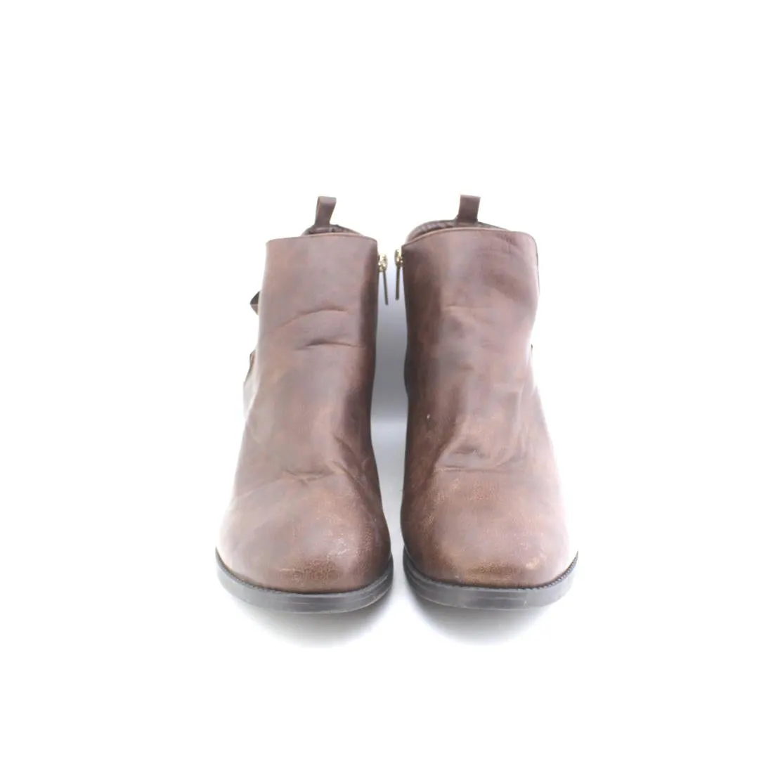 GOOD SOLES BY CATHERINES Slippers With Laces