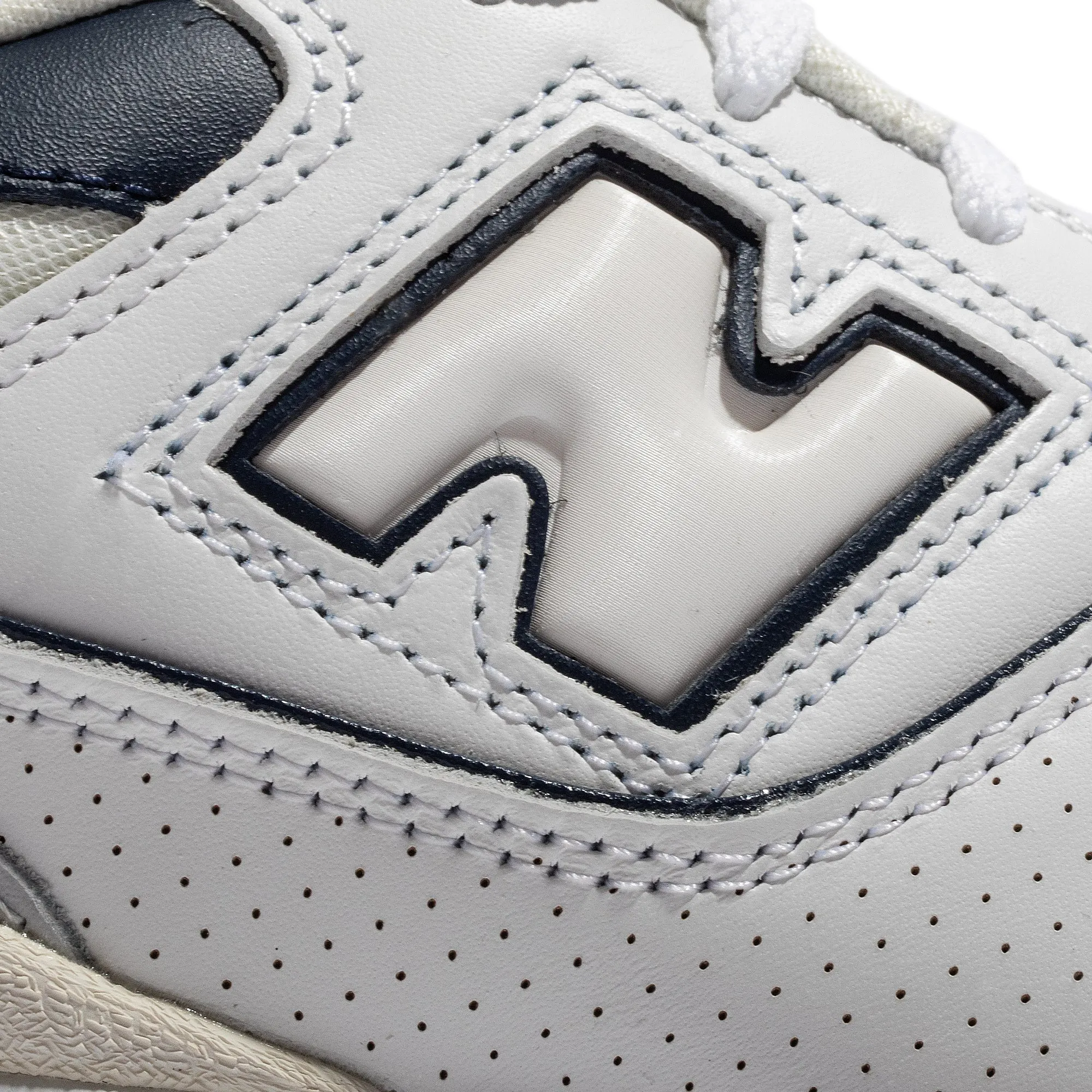 New Balance Fresh Foam 1080 Womens New Balance Mens BB550 Shoes