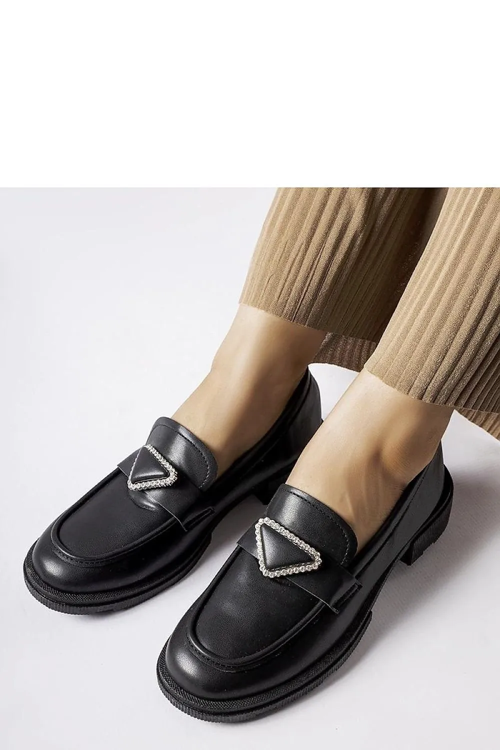 Style Penny Loafers Beige loafers decorated with zircons