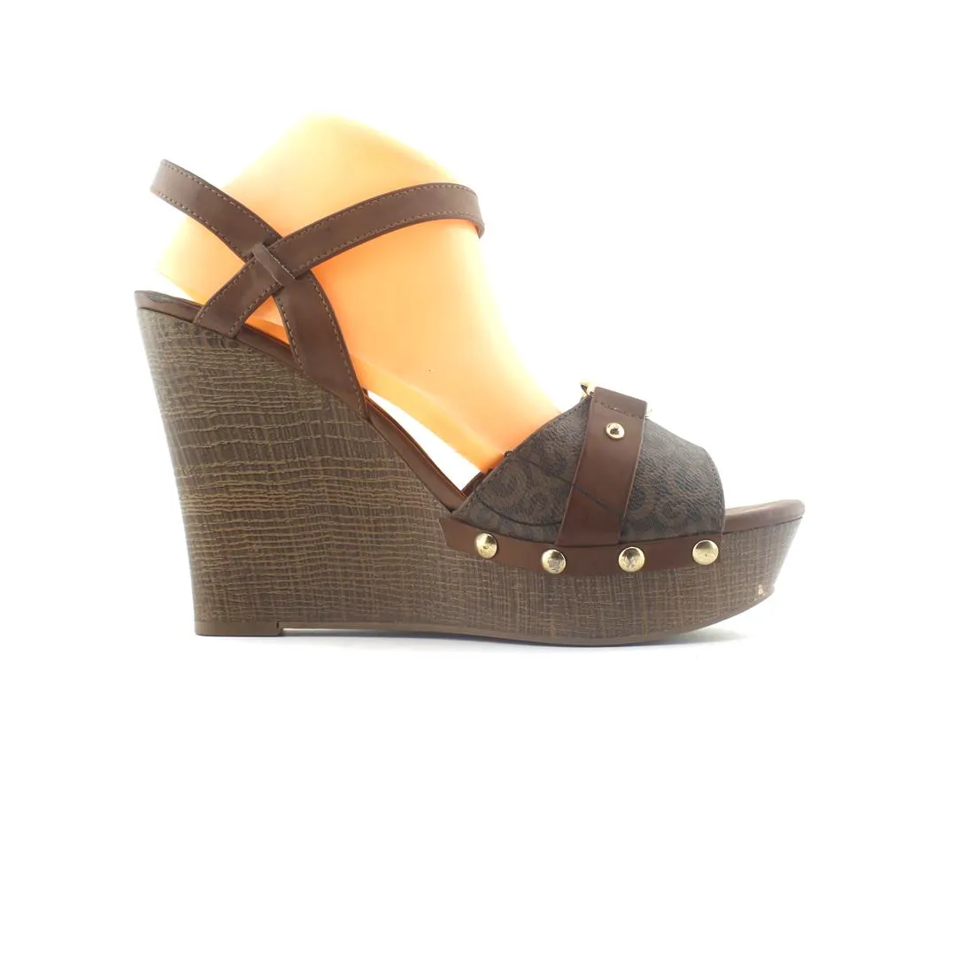 GBG LOS ANGELES . Mukluks Slippers