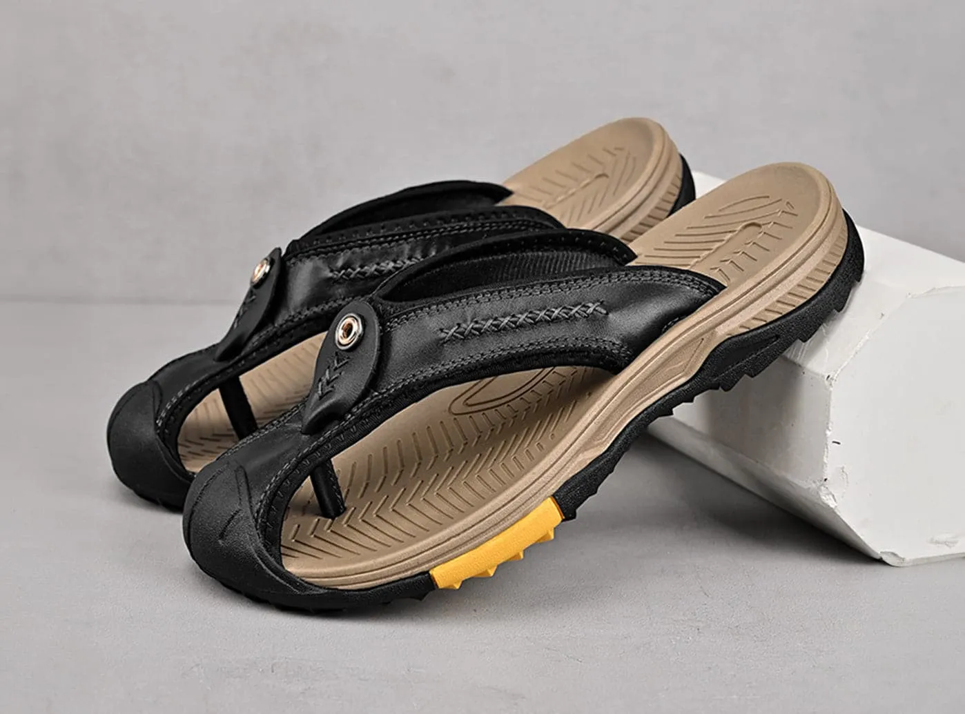 Sandals Low Heel FitVille Men's GuardToe Flip Flops