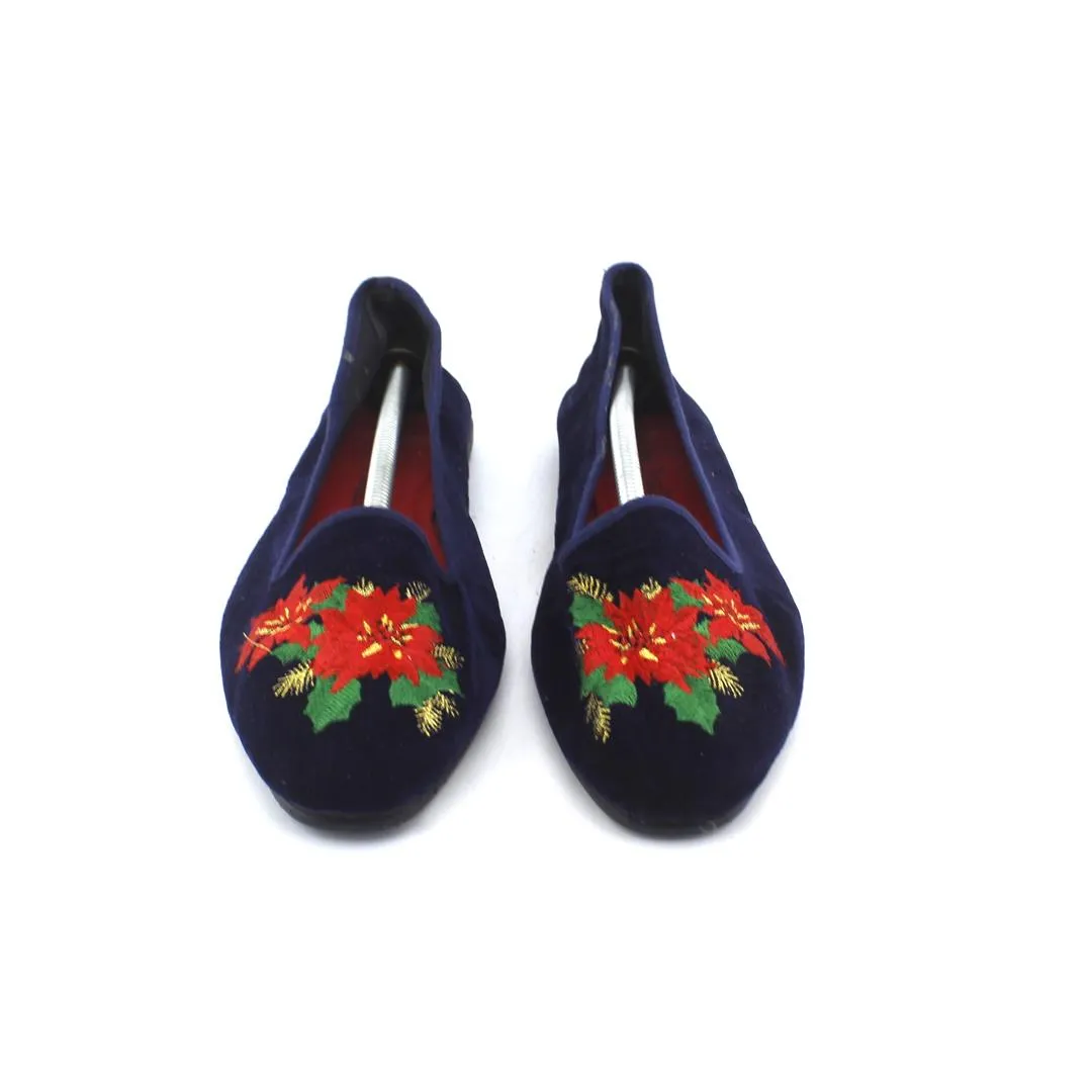 HOLIDAY TRADITION . Yarn Slippers