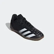 ADIDAS PREDATOR FREAK .4 IN SALA Adidas Minimalist Shoe