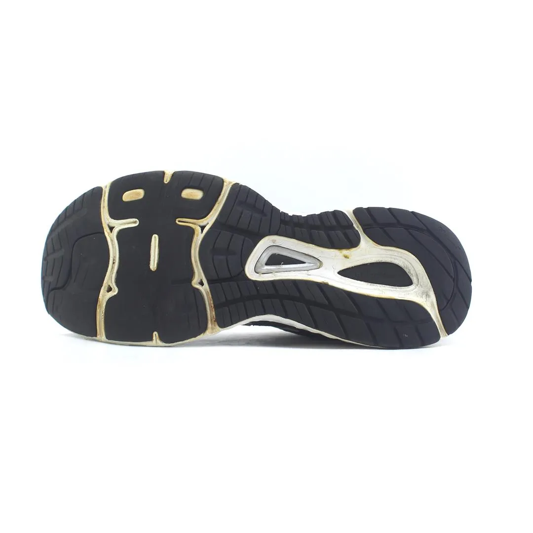 Free Running Shoes NEW BALANCE 880 V9