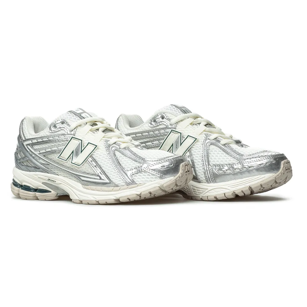 M1906REE | Silver Metallic Women's New Balance Runners