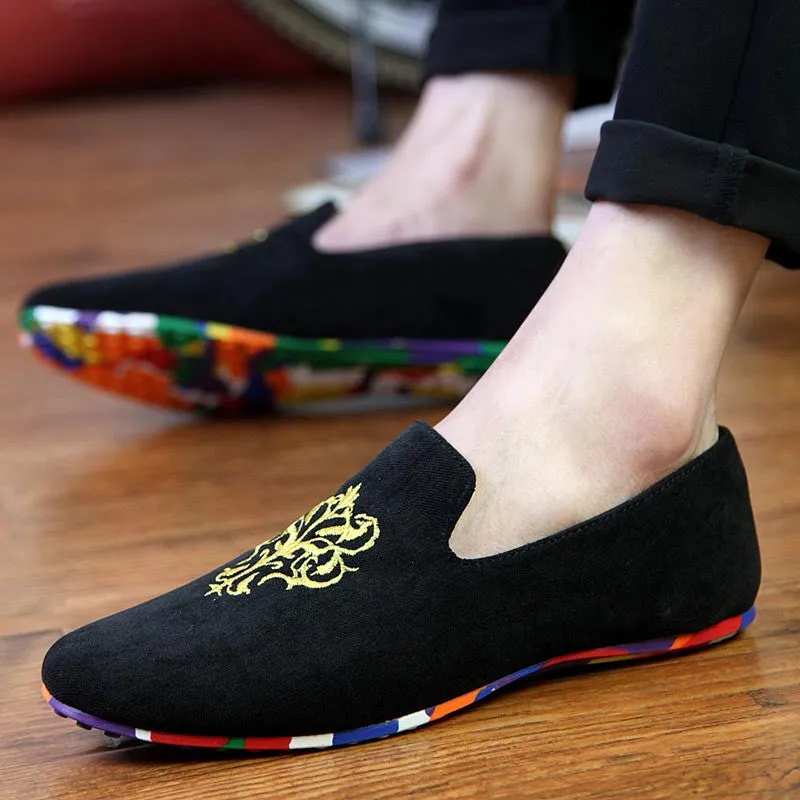 men fashion slip-on Totem Printing flats shoes Nubuck Leather driving shoes men moccasins male boat loafers Loafers And White Socks
