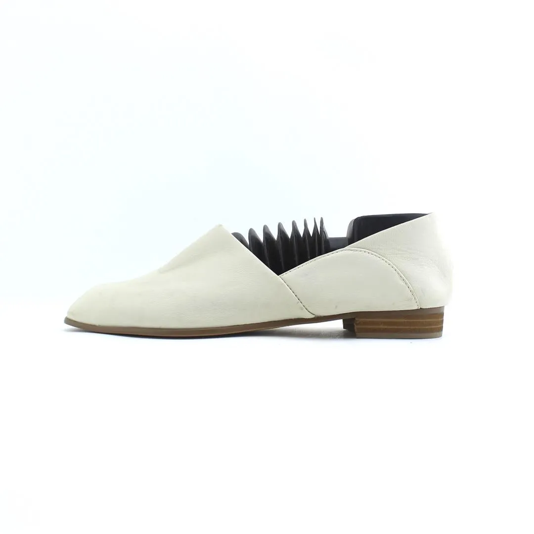 CLARKS CUSHION PLUS Casual Shoes White Dress