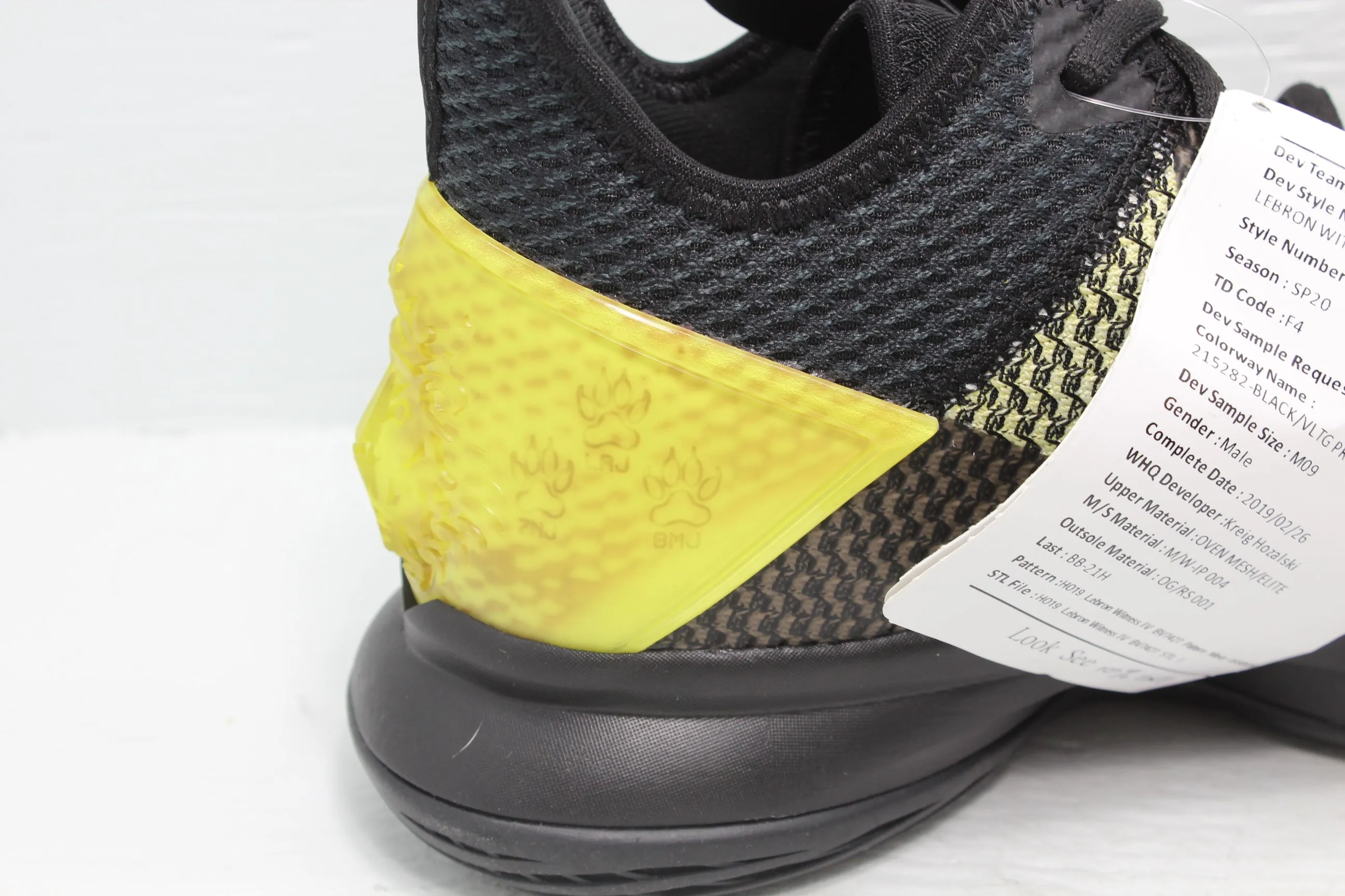 Asics Futsal Shoes Nike LeBron Witness 4 Black/Opti Yellow Sample