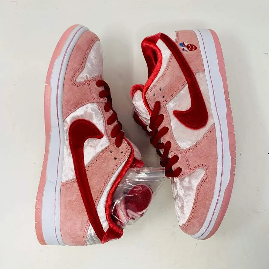 Top Rated Asics Running Shoes Nike SB Dunk Low StrangeLove Skateboards (Regular Box)