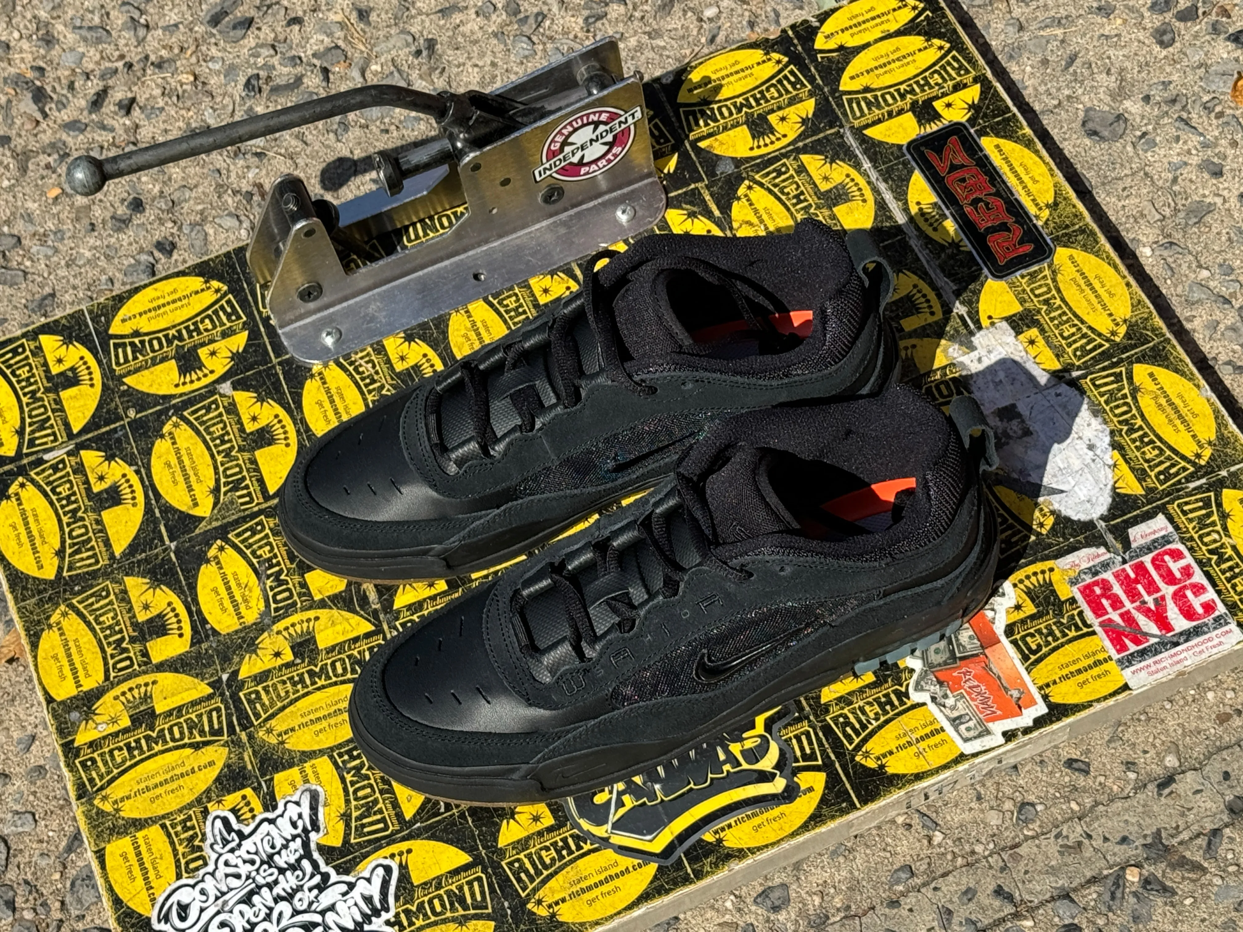 Nike SB Air Max Ishod - Black/Black FB2393-001 Asics Gel Ds Trainer 24 Running Shoes