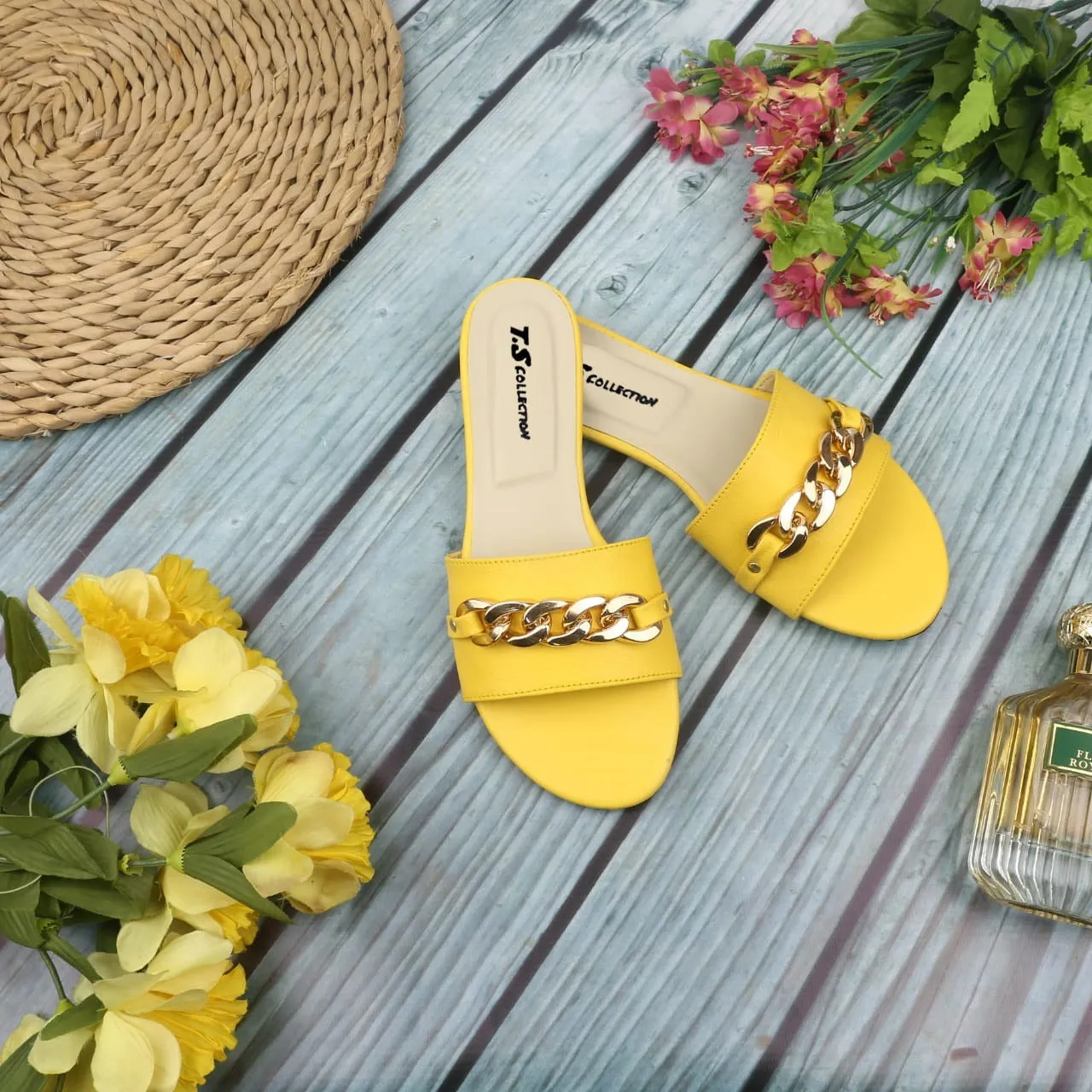 Priority Flat Rate Shoe Box Chain Style Casual Slipper for Women.