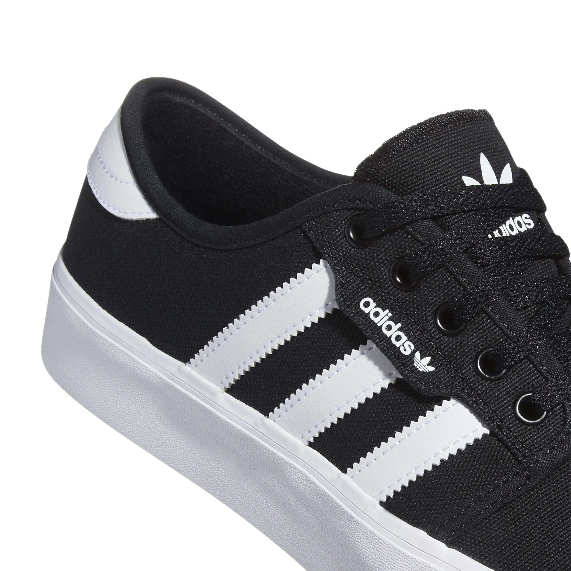 Adidas Juventus Shoes Adidas Seeley XT Black/White GZ8568