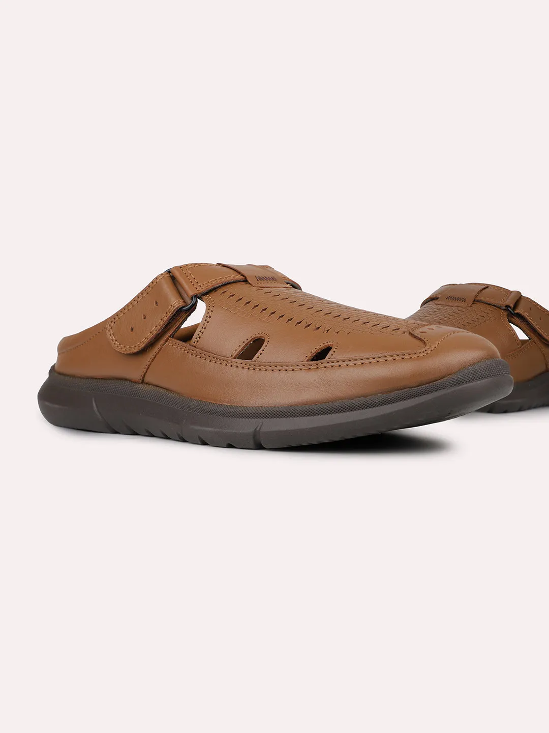 Oka B Sandals Mens Tan Solid Round Toe Casual Sandals