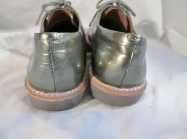 Womens VINCE CAMUTO NILEE Leather SILVER Metallic Loafer SHOE 8 Steampunk PEWTER Flat Bobbies Loafers